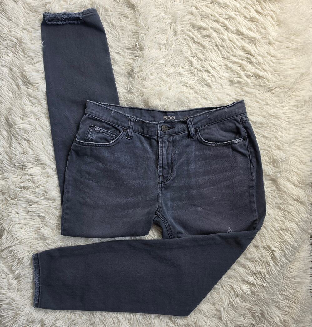 BDG Gray Slim Boyfriend Destructed Jeans 27